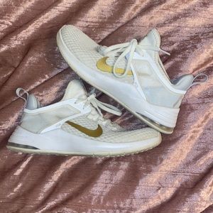 Nike Air tennis shoea